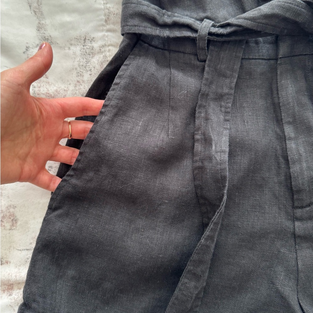 Reformation Castel High-Waisted Black paper bag Shorts with pockets, size 0 USA - Picture 6 of 16
